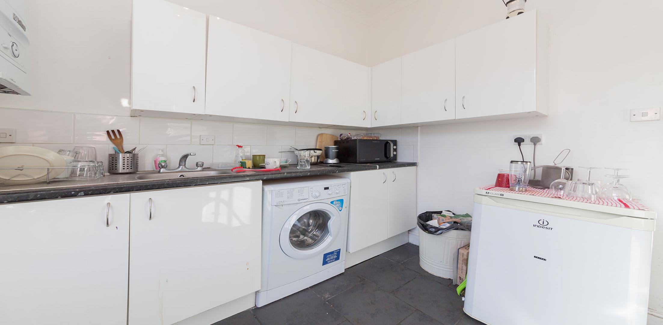 			LET, 4 Bedroom, 1 bath, 1 reception Flat			 Chesterton Road, LADBROKE GROVE